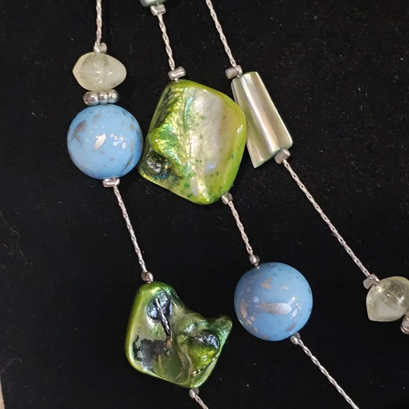 Multistrand silver-toned beaded neclace - Picture 4 of 6